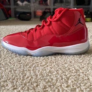 Jordan 11 Gym red